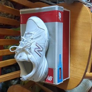 women's size 11 white new balance sneakers